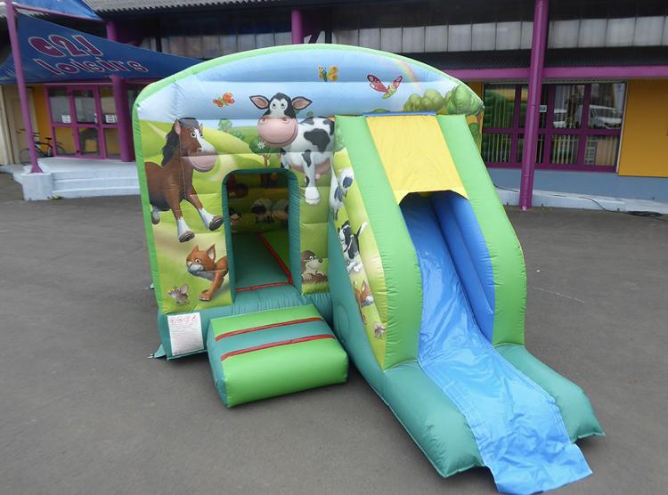 structure ferme avec toboggan